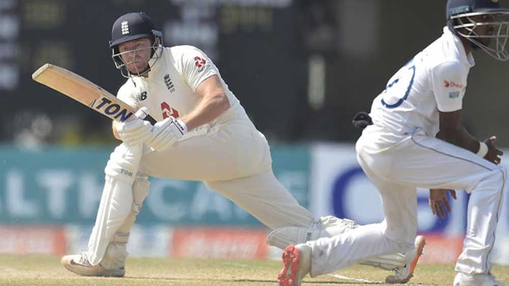 ইংল্যান্ডের ব্যাটিং অতিরিক্ত রুট-নির্ভর। সেটাই তাঁদের বিপক্ষে গিয়েছে। স্টোকসের মতোই ব্যর্থ রোরি বার্নস, ডম সিবলি, অলি স্টোন, জ্যাক লিচেরা।