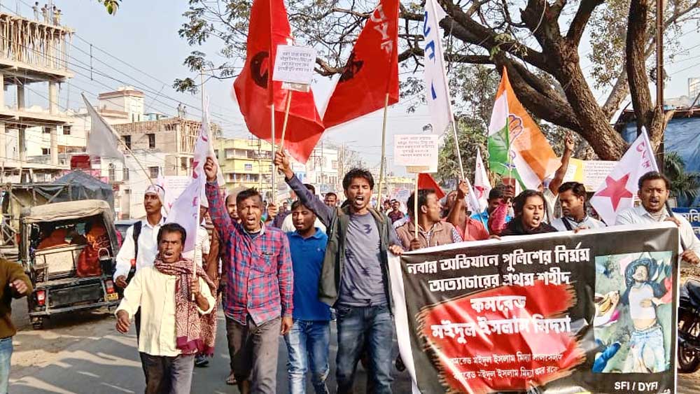 পায়ে-পা-মিলিয়ে। ডোমকলে এক সঙ্গে বাম ও কংগ্রেস। ছবি: সাফিউল্লা ইসলাম।