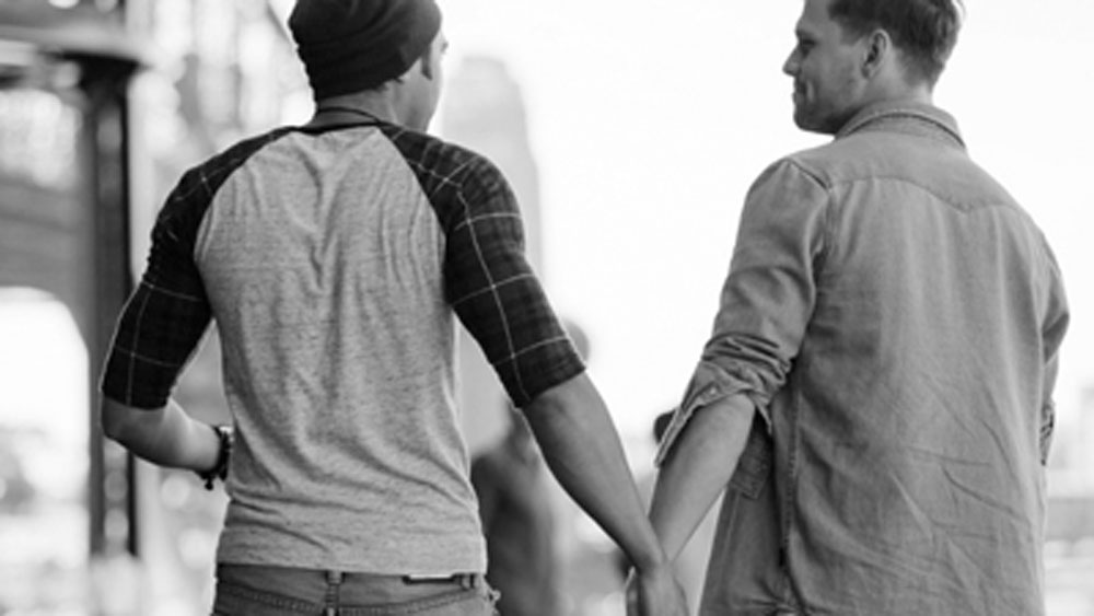 তাঁর আরও দুই ভাইয়েরও একই দশা। একই আবাসনে পাশাপাশি ব্লকে থাকেন তাঁরা। অথচ জানতেন একে অপরের ভাই হন। জেভের সঙ্গে পরিচয় হওয়ার পর এবং ডিএনএ পরীক্ষাতেই বিষয়টি জানতে পারেন তাঁরা।