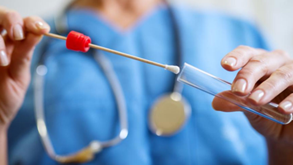 এর জন্য আশেপাশের অনেকেরই ডিএনএ পরীক্ষা করিয়েছেন জেভ। তাতে তাঁর কাছে প্রথম বিস্ময়ের বিষয় হল ডেরেন ম্যাকলেনান কলন।