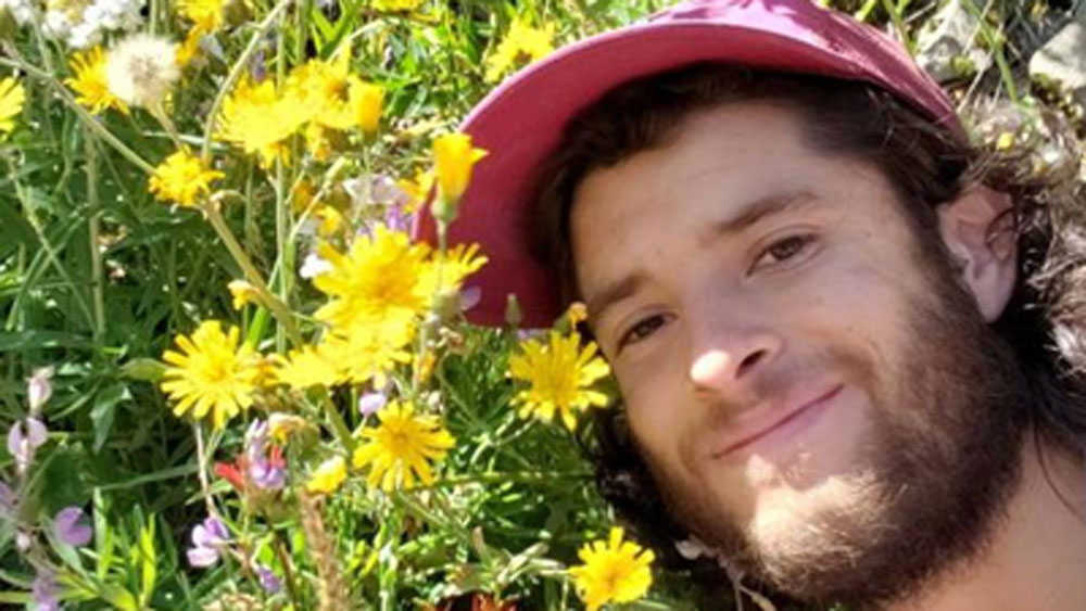 যে দিকেই তাকাচ্ছেন, যাঁর দিকেই নজর পড়ছে আচমকা সবাইকেই ভাই বা বোন মনে হতে শুরু করেছে তাঁর!