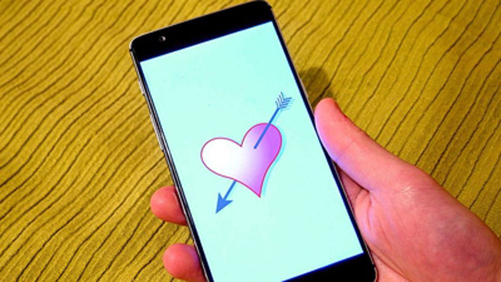 কোনও ডেটিং অ্যাপের উপর ভরসা করতে পারছেন না। রাস্তাঘাটে কাউকে পছন্দ হলেও সাহস করে প্রেম প্রস্তাব দিতে পারছেন না।