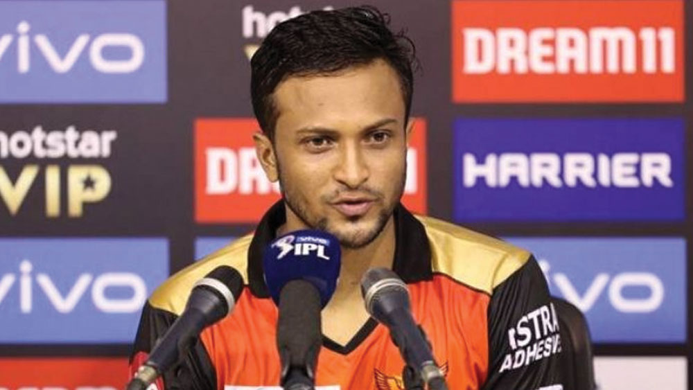 শাকিব আল হাসান: বাংলাদেশের এই অলরাউন্ডার ভয়ঙ্কর হয়ে উঠতে পারেন ব্যাটে, বলে। এমন এক জন ক্রিকেটার থাকা মানে এগিয়ে থাকবে সেই দলই। ২ কোটি টাকা থেকে শুরু তাঁর দামও।