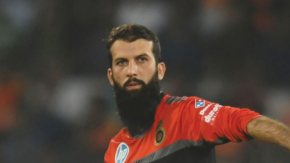 মইন আলি: শেষ টেস্টে তিনি যে ভাবে মাঠের বাইরে বল পাঠাচ্ছিলেন তাতে দড় বাড়তে পারে এই ইংরেজ ক্রিকেটারেরও। বল হাতেও তিনি যথেষ্ট কার্যকরী ভূমিকা নিতে পারেন। ২ কোটি টাকা থেকে শুরু তাঁর দামও।