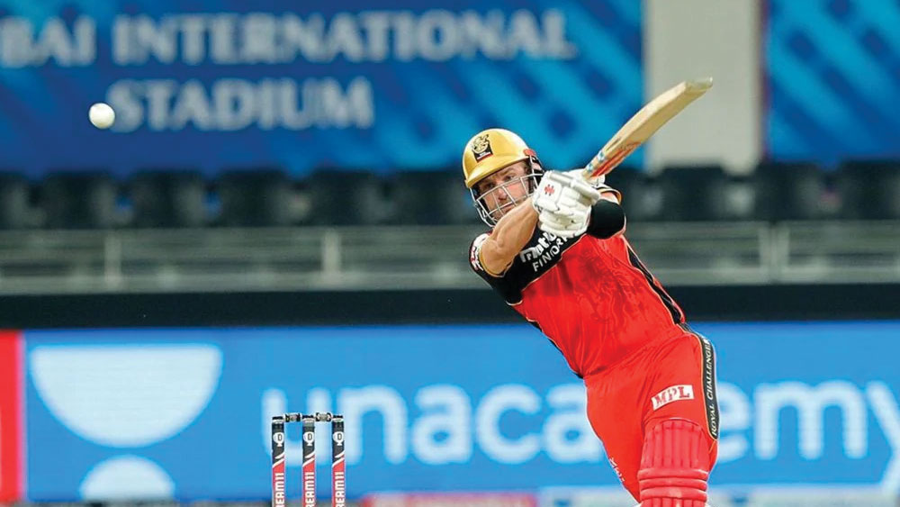 অ্যারন ফিঞ্চ: অস্ট্রেলিয়ার ধ্বংসাত্মক এই ওপেনারকেও দলে নেওয়ার জন্য ঝাঁপাতে পারে বহু দল। দাম বাড়তে পারে তাঁর। ১ কোটি টাকা থেকে শুরু তাঁর দাম।