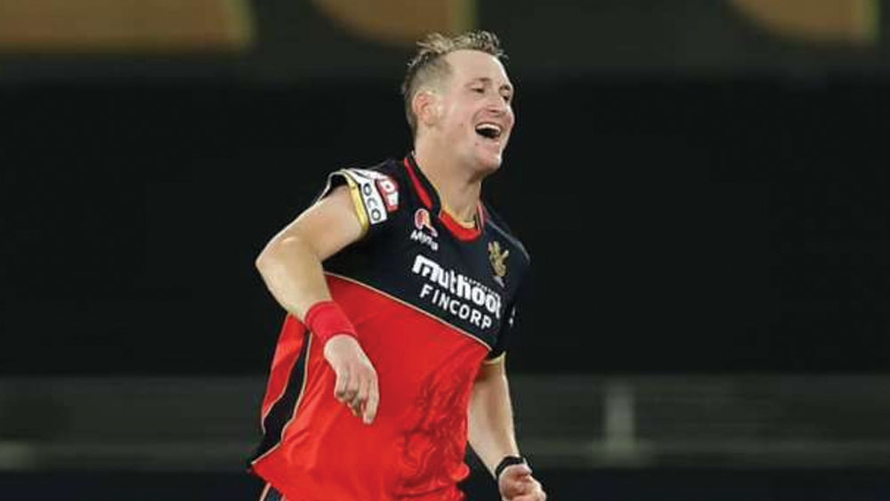 ক্রিস মরিস: বার বার বুঝিয়েছেন তিনি কতটা কার্যকর হয়ে উঠতে পারেন টি২০ দলে। কখনও বল হাতে কখনও ব্যাট, ম্যাচের মোড় ঘুরিয়ে দিতে পারেন তিনি। ৭৫ লক্ষ টাকা থেকে শুরু তাঁর দাম।