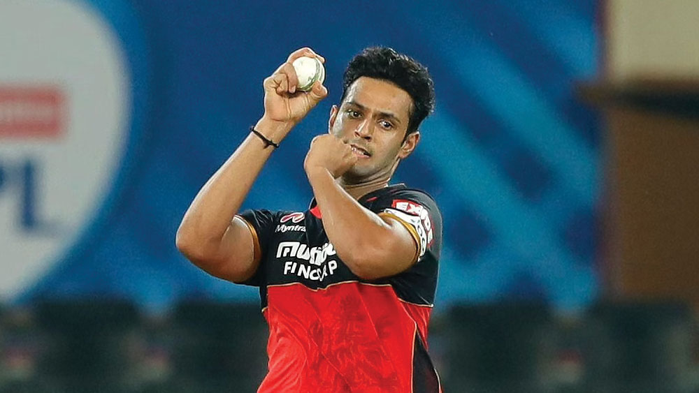 শিবম দুবে: এই ভারতীয় ক্রিকেটার যে কার্যকরী হয়ে উঠতে পারেন তা বোঝা গিয়েছিল মুম্বইয়ের টি২০ লিগে। গত আইপিএলে সেই ভাবে নিজেকে মেলে ধরতে পারেননি। এ বারের আইপিএলে তবু বড় দাম পাওয়ার আশা করতেই পারেন তিনি।