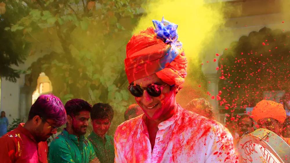 বিদেশি সংস্কৃতির অনুরাগী হলেও পদ্মনাভ সিংহ দেশীয় ঐতিহ্যের প্রতি শ্রদ্ধাশীল। জয়পুর প্রাসাদে তাঁর হোলিখেলার দৃশ্য যথেষ্ট বর্ণময়। তরুণ এই রাজপুরুষ জানিয়েছেন, তিনি জয়পুরবাসীর জন্য কাজ করে যেতে চান।