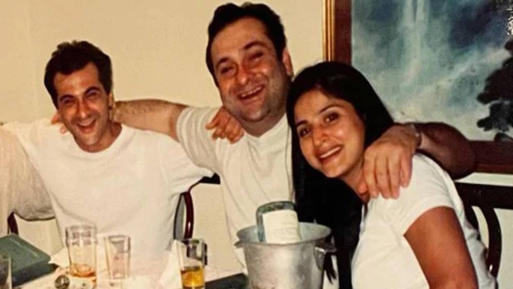 মনের দুঃখ প্রকাশ্যে আনতেন না রাজীব। গুমরে থাকতেন নিজের মধ্যেই। মনে করেন রাজা মুরাদের মতো তাঁর অন্য ঘনিষ্ঠজন। রাজীবের মৃত্যুর পরে তাঁর গোপন এবং চাপা ক্ষোভ অবশেষে প্রকাশিত হচ্ছে বন্ধুদের মুখেই।