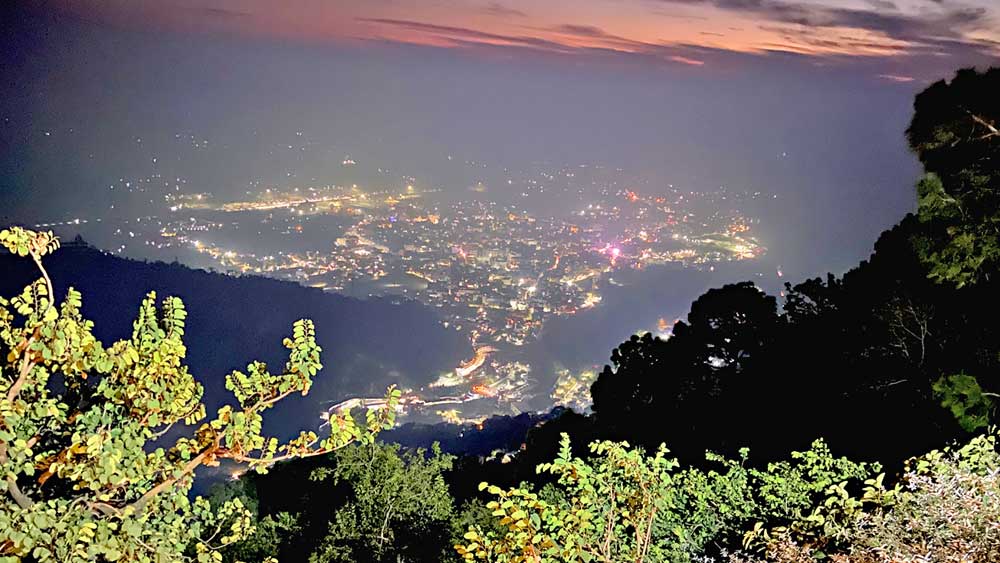  রাতজাগা: আলো ঝলমলে কাটরা।