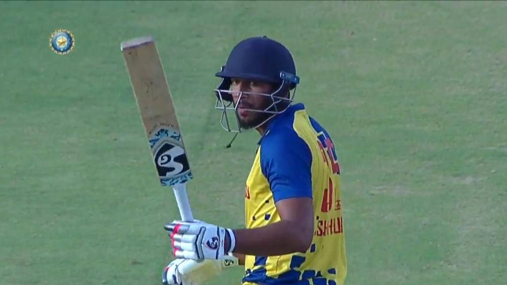 ক্রিকেট বিশেষজ্ঞদের মতে, চেন্নাইয়ের এই তরুণের ক্রিকেট প্রতিভা বহুমুখী। অফ স্পিন এবং ফাস্ট বোলিংয়ের পাশাপাশি ফিল্ডিংয়েও তিনি অসম্ভব ক্ষিপ্র।