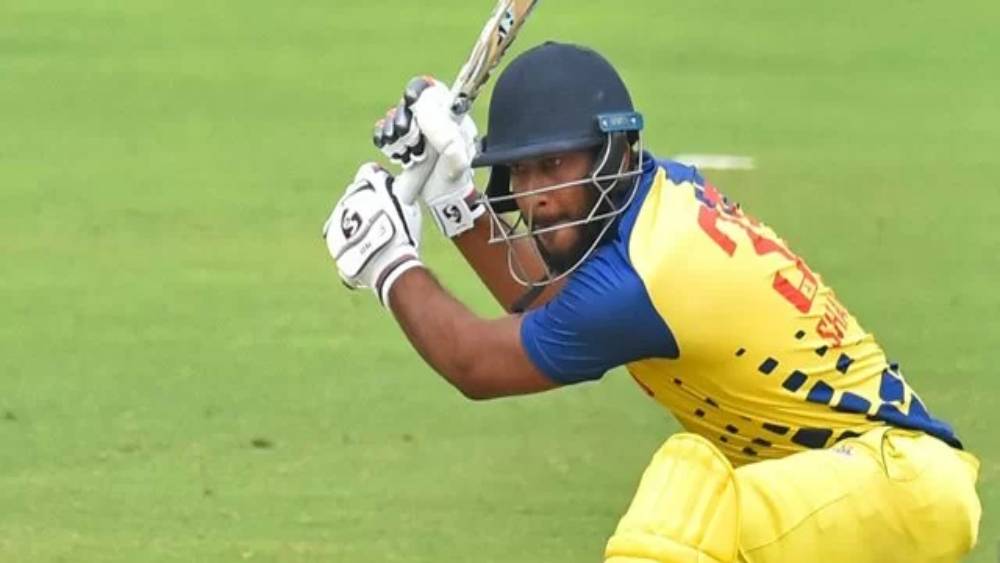 শাহরুখ প্রথম বার টি-২০ ম্যাচ খেলেন সৈয়দ মুস্তাক আলি ট্রফিতে। প্রথম ম্যাচেই চমকপ্রদ পারফরম্যান্স। গোয়ার বিরুদ্ধে সেই ম্যাচে মাত্র ৮ বলে ২১ রান করেছিলেন তিনি।