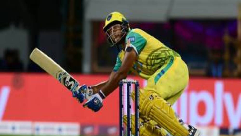 ২০১৩-’১৪ বিজয় হজারে ট্রফিতে তামিলনাড়ুর হয়ে লিস্ট এ ম্যাচে তাঁর আত্মপ্রকাশ। ২০১৮-’১৯ রনজি ট্রফিতে তামিলনাড়ুর হয়ে প্রথম বার খেলেন প্রথম শ্রেণির ম্যাচে।