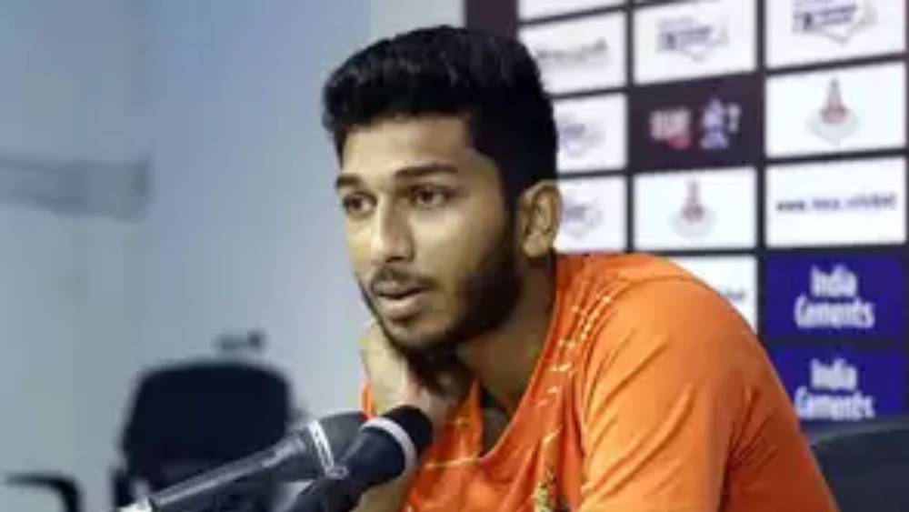 তবে অভিষেক টি-২০ প্রতিযোগিতায় গোটা টুর্নামেন্টে প্রথম ম্যাচের পরে তিনি খেলেছিলেন মাত্র ৪টি ম্যাচে। সম্পূর্ণ প্রতিযোগিতা থেকে তাঁর ব্যাটে এসেছিল ৩১ রান।