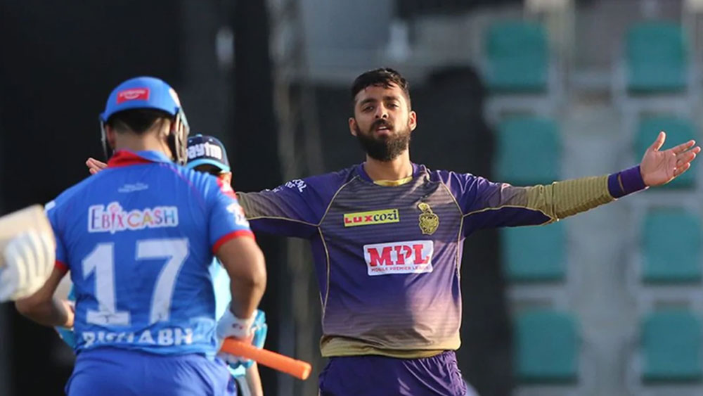 বরুণ চক্রবর্তী: স্পিনার বরুণকে ২০১৯ সালে কিংস ইলেভেন পঞ্জাব ৮ কোটি ৪০ লক্ষ টাকায় কেনার পরই রাতারাতি জনপ্রিয় হয়ে উঠেছিলেন। সেই মরসুমের পঞ্জাব দলের সবচেয়ে দামি খেলোয়াড় ছিলেন তিনিই। ২০২০ সালে কেকেআর তাঁকে দলে নেয়। ১৪ ম্যাচ এবং ১৮টি উইকেট নিয়েছেন তিনি। বোলিং স্ট্রাইক রেট ১৮।