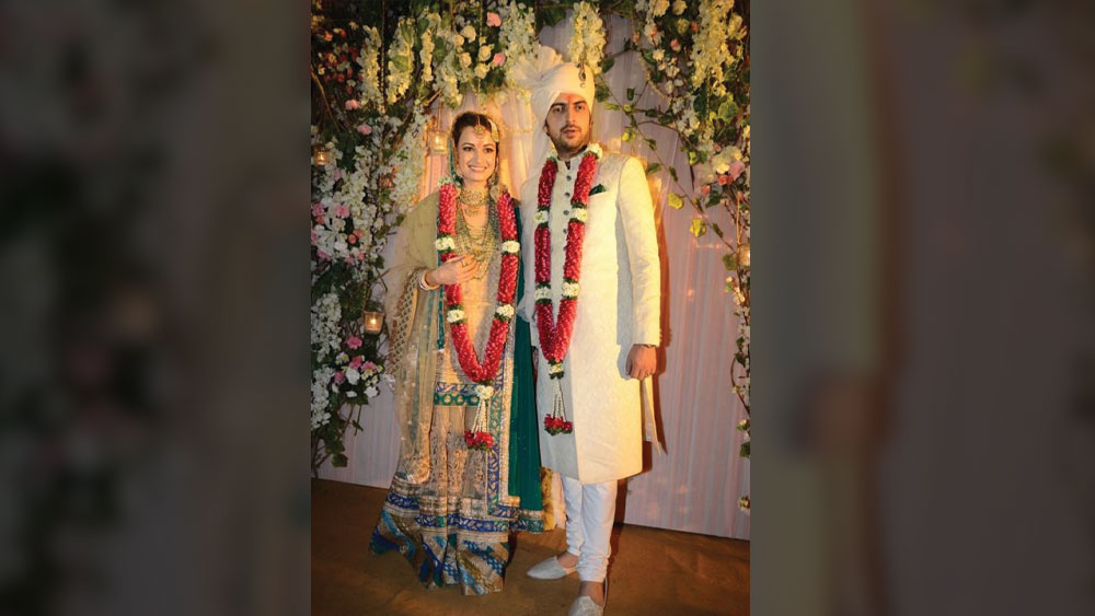 ২০১৪ সালে বিয়ে করেছিলেন সাহিল এবং দিয়া। ৫ বছর পরে ভেঙে যায় তাঁদের দাম্পত্য। বিচ্ছেদের পরে দিয়া নিজের প্রোডাকশন হাউস ‘ওয়ান ইন্ডিয়া স্টোরিজ’ শুরু করেন।