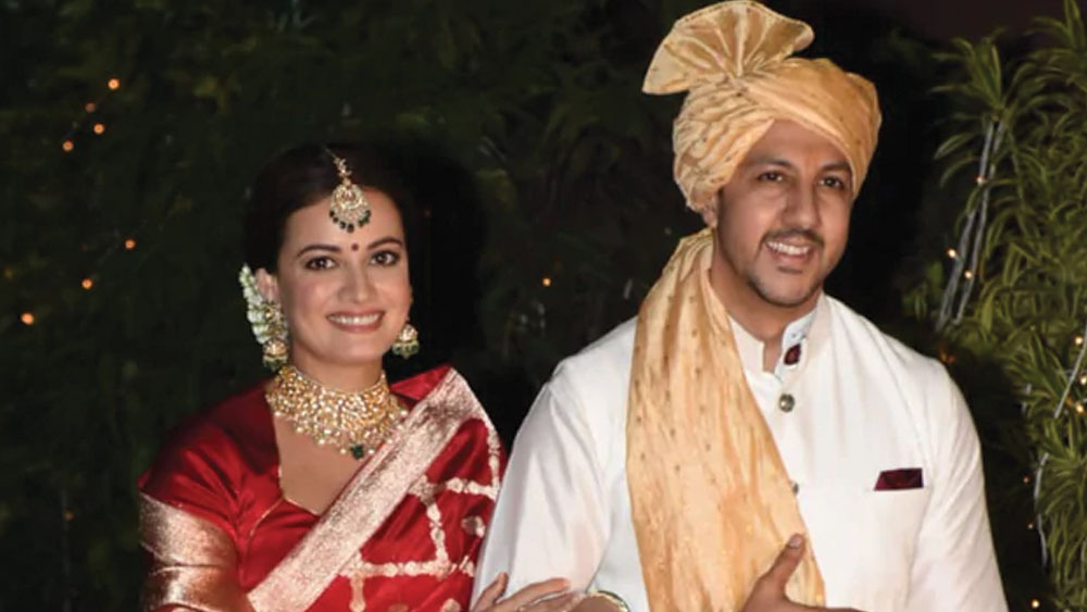 বিচ্ছেদের ২ বছর পরে দিয়া বিয়ে করলেন বৈভবকে। তাঁদের বিয়ের পরিবেশবান্ধব অনুষ্ঠান নজর কেড়েছে নেটাগরিকদের।