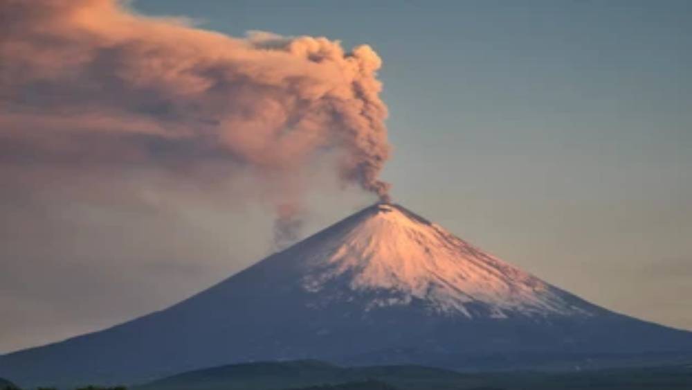 মৃত্যুর কারণ হিসেবে কার্বন ডাই অক্সাইডের সম্ভাবনাও উড়িয়ে দিচ্ছেন না বিজ্ঞানীরা। মৃত্যু উপত্যকার বাতাসে এই মারণগ্যাসের উপস্থিতি এতটাই বেশি যে, জীবজন্তুরা শ্বাস প্রশ্বাসের মাধ্যমে নিজেদের অজান্তেই মৃত্যুর কোলে ঢলে পড়ে। ফলে তাদের দেহে কোনও আঘাতের চিহ্নই থাকে না।
