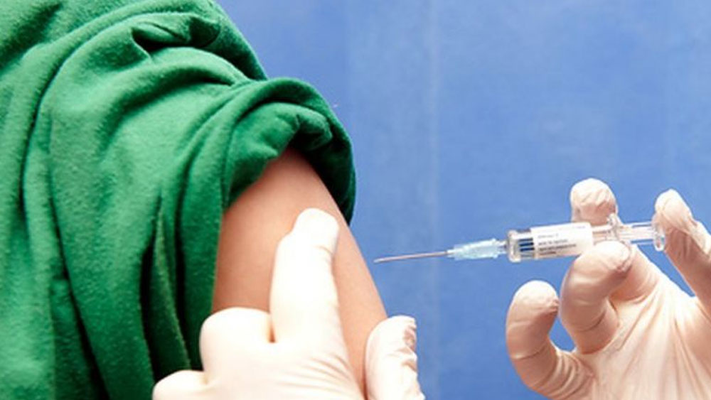 ইতিমধ্যে ইজরায়েলের ৪৩ শতাংশ মানুষ টিকার প্রথম ডোজ নিয়েছেন।