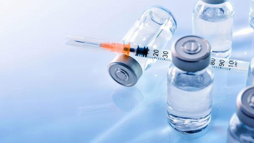 এ ছাড়া টিকার জন্য খুব কড়া নিয়ম চালু করেছে ইজরায়েল। টিকা নিলে তবেই পানশালা, রেস্তরাঁ এবং জিমে প্রবেশের অনুমতি মিলছে। অনেক শপিং মলও একই নিয়মে চলছে।