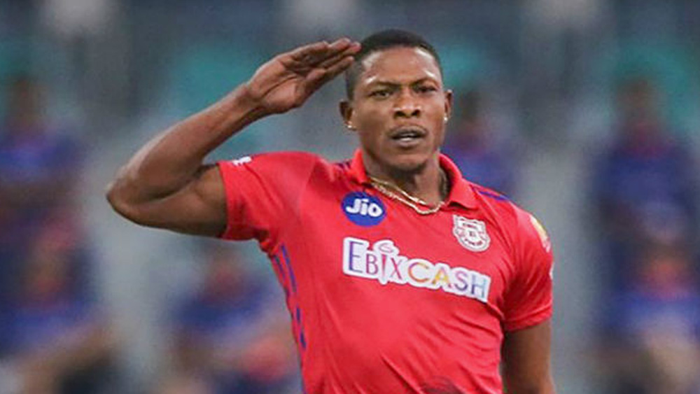 বিদেশি পেস বোলারদের মধ্যে অবিক্রিত রইলেন শেল্ডন কটরেল, ওশেন থমাস, বিলি স্ট্যানলেক, মিচেল ম্যাকক্লেনাঘান, জেসন বেহরনডর্ফ, নবিনউল হক, শন অ্যাবট এবং রিচি টপলে।