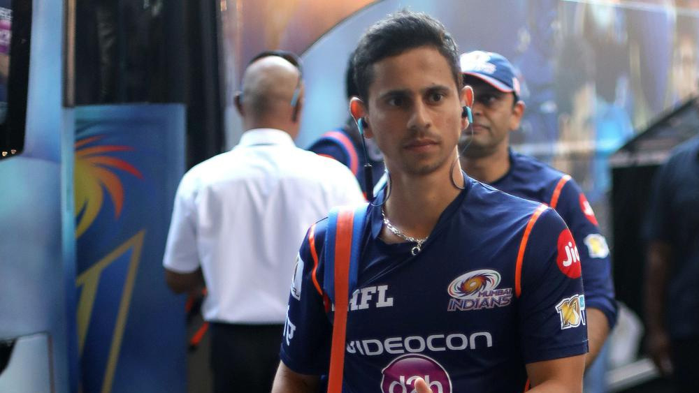 এখনও কোনও আন্তর্জাতিক ম্যাচ না খেলা ভারতীয় ক্রিকেটারদের মধ্যে অবিক্রিত রইলেন হিমাংশু রানা, রাহুল গাহলৌত, হিম্মত সিংহ, বিষ্ণু সোলাঙ্কি এবং সিদ্ধেশ লাদ।