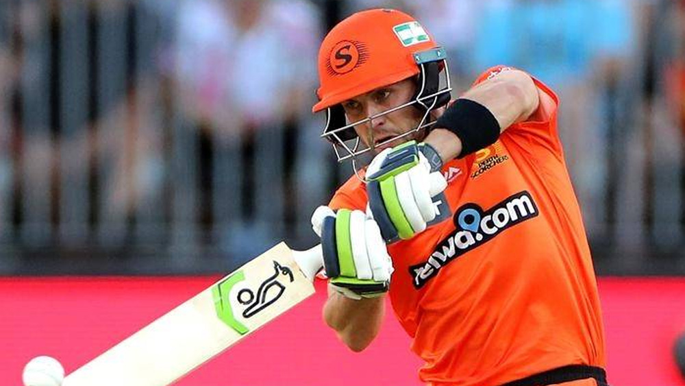 আন্তর্জাতিক ক্রিকেট না খেলা অবিক্রিত উইকেটকিপার হলেন জস ইংলিশ।