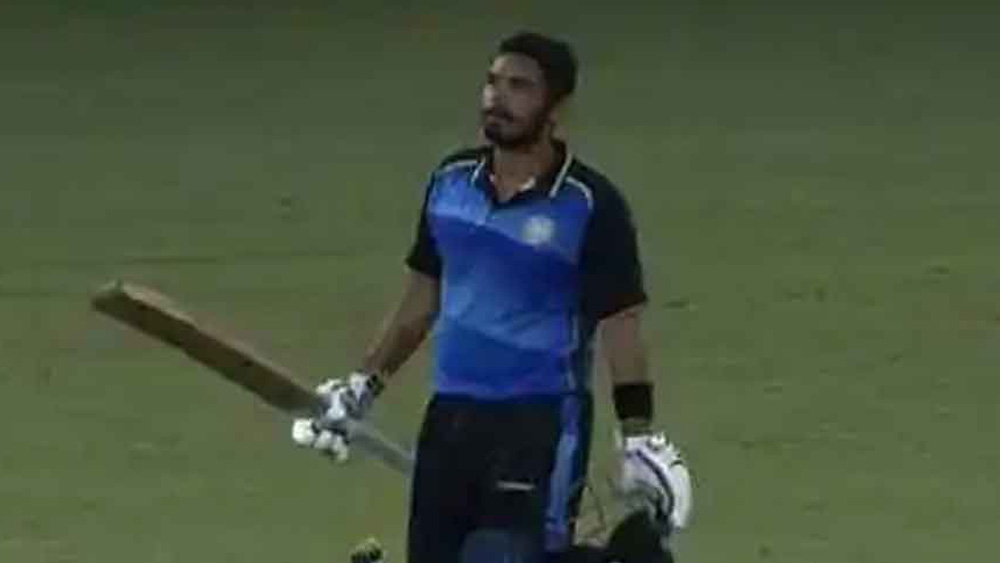 ভারতীয় উইকেটকিপারদের মধ্যে অবিক্রিত রইলেন কেদার দেওধর, অভি ব্যারট এবং কে এল সৃজিত।