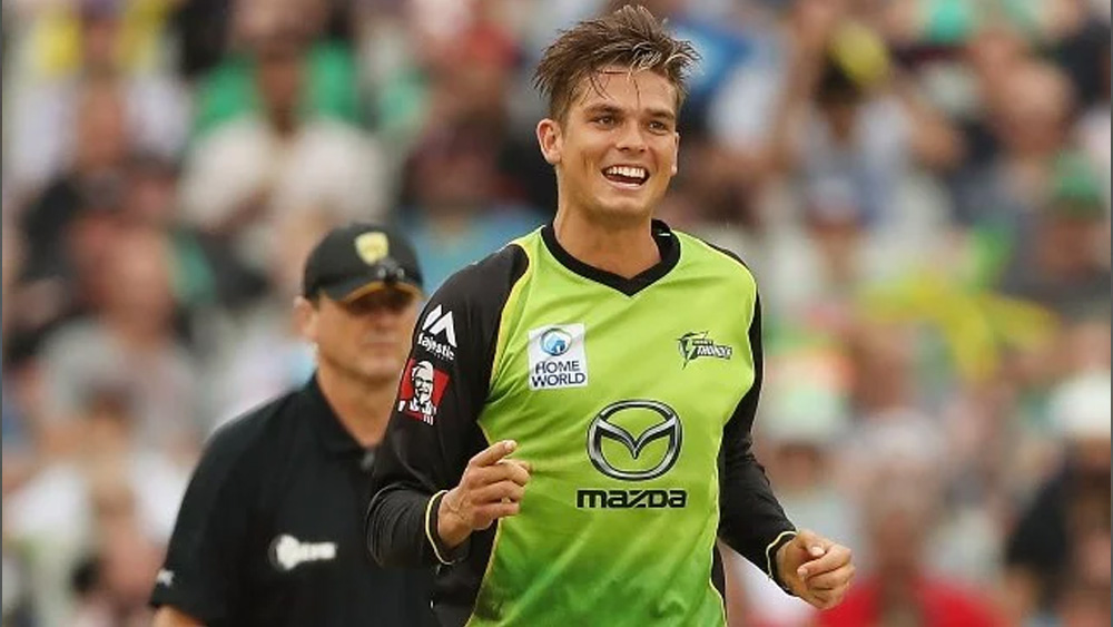 বিদেশিদের মধ্যে আন্তর্জাতিক ক্রিকেট না খেলা অবিক্রিত স্পিনার হলেন ক্রিস গ্রিন।