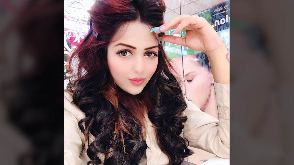 কলকাতার পাশাপাশি দিল্লি এবং পুণেতেও কাজের অভিজ্ঞতা রয়েছে বলে পামেলা দাবি করেছেন।