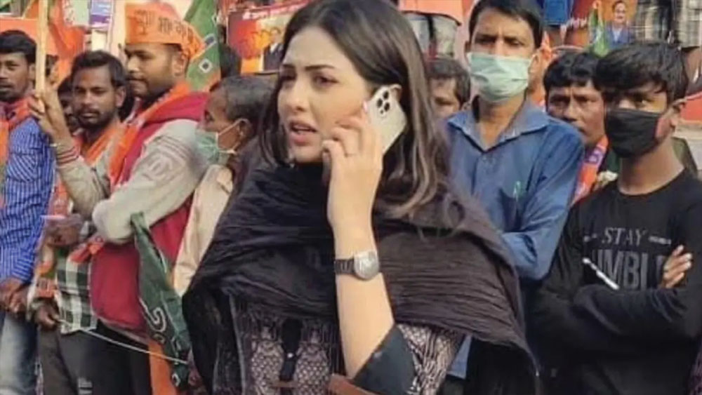 রাজ্য রাজনীতির অতি পরিচিত মুখ না হলেও নেটমাধ্যমে যে পামেলা বেশ জনপ্রিয়, তা তাঁর ফলোয়ারের সংখ্যা দেখলেই বোঝা যায়। ফেসবুকে তাঁর ফলোয়ার-সংখ্যা ৩১ হাজারেরও বেশি।