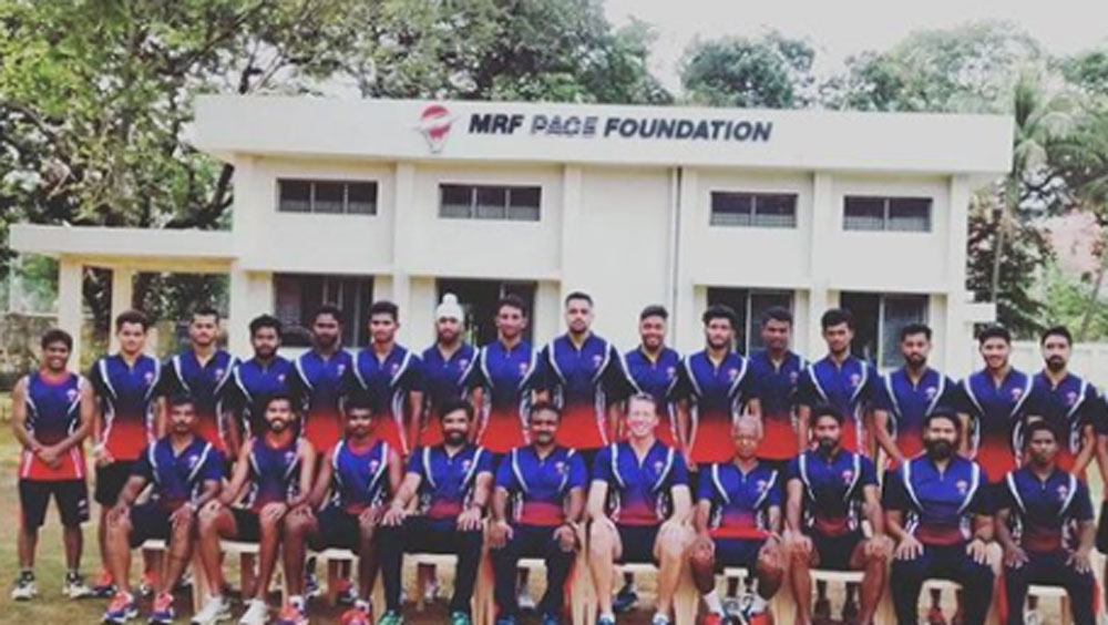 তখনও কোনও ক্রিকেট অ্যাকাডেমিতে ভর্তি হননি চেতন। স্কুল ক্রিকেট খেলতেন। জেলাস্তরের স্কুল ক্রিকেট প্রতিযোগিতায় এক ক্রিকেট অ্যাকাডেমির কোচের নজরে পড়ে যান তিনি।  সেই প্রথম কোনও অ্যাকাডেমিতে ভর্তি হয়ে প্রশিক্ষণ নিতে শুরু করেন। খুব তাড়াতাড়ি সৌরাষ্ট্রের হয়ে অনূর্ধ্ব ১৬ দলে সুযোগও পেয়ে যান।