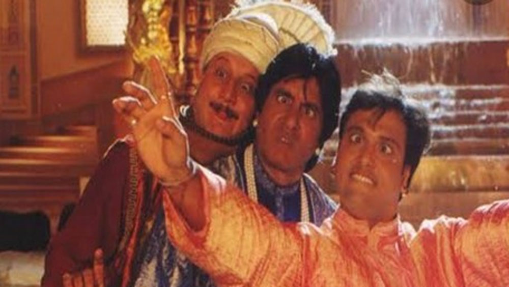 সে সময় ঋণে জর্জরিত অমিতাভ বচ্চনের কামব্যাকের প্রয়োজন ছিল। এমন এক জন তারকার সঙ্গে তিনি ছবি করতে চাইছিলেন যাঁর যথেষ্ট জনপ্রিয়তা রয়েছে।