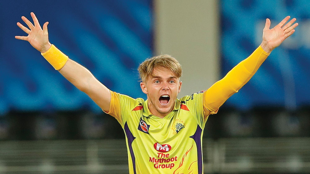 স্যাম কারেন: ইংল্যান্ডের এই অলরাউন্ডার নজর কেড়েছিলেন গত বারের আইপিএলে। প্রথম বার খেলতে নেমেই চেন্নাই দলের অন্যতম সদস্য হয়ে উঠেছিলেন। এ বারেও তাঁকে ছাড়তে চাইবে না দল।