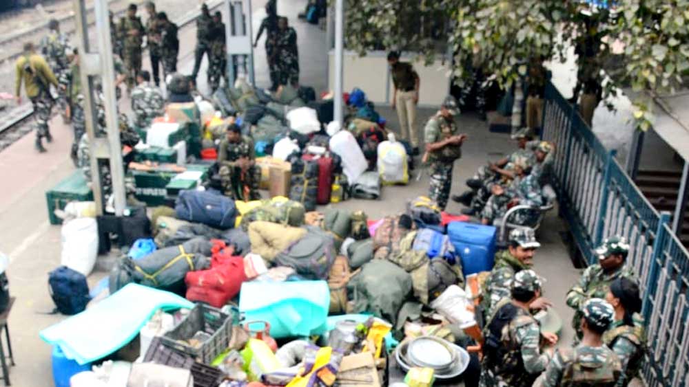 শনিবার দুপুরে ডানকুনিতেও পৌঁছল কয়েক কোম্পানি আধা সেনা। 