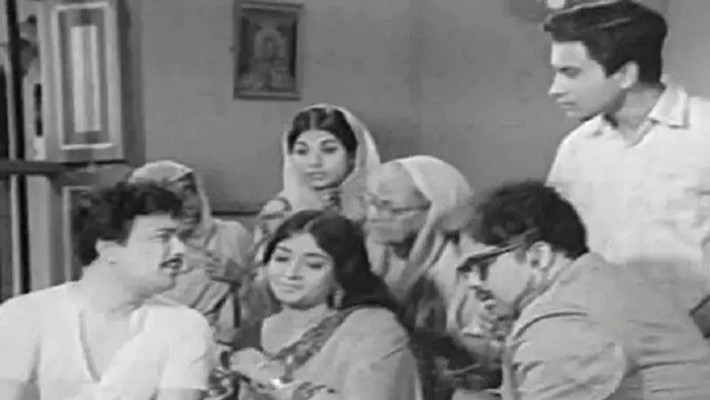 উত্তম-সুচিত্রা, উত্তম-সুপ্রিয়ার মতো উত্তম-সাবিত্রীও ছিল সুপারহিট জুটি। ‘লাখ টাকা’, ‘কল্যাণী’, ‘অনুপমা’, ‘রাইকমল’, ‘নবজন্ম’, ‘মরুতীর্থ হিংলাজ’, ‘রাজা সাজা’, ‘দুই ভাই’, ‘ভ্রান্তিবিলাস’, ‘মোমের আলো’, ‘নিশিপদ্ম’, ‘রাতভোর’, ‘উপহার’, ‘মৌচাক’ এবং ‘ধন্যি মেয়ে’-এর মতো ছবিতে নস্টালজিয়ার আকর হয়ে আছে তাঁদের অভিনয়।