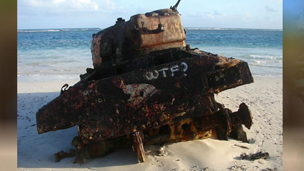 ১৯৭০ সাল নাগাদ তাঁরা অহিংস আন্দোলন শুরু করেন। মূলত নৌসেনাকে দ্বীপ থেকে বিতারণ করাই ছিল তাঁদের লক্ষ্য।