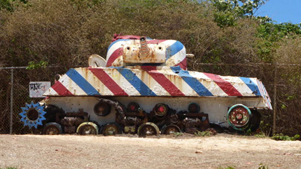 কিন্তু বিষয়টি একেবারেই পছন্দ হচ্ছিল না স্থানীয়দের। নৌসেনা তাঁদের অন্যত্র সরে যাওয়ার জন্য চাপ সৃষ্টি করতে থাকে। স্থানীয়রাও একত্রিত হয়ে নৌসেনার বিরুদ্ধে বিদ্রোহ ঘোষণা করেন।