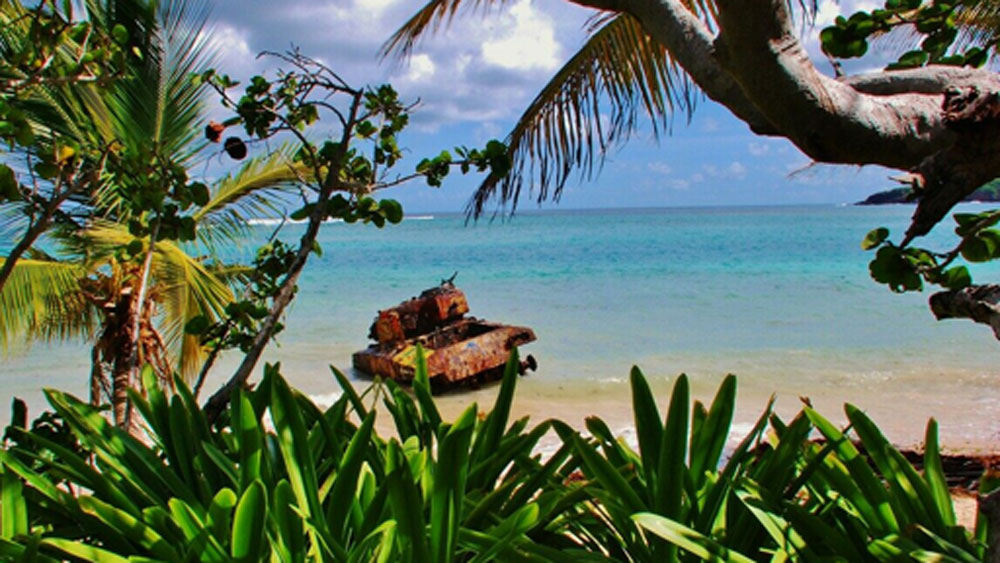 সে সময় এ রকম প্রচুর যন্ত্রপাতি ওই দ্বীপে নিয়ে যাওয়া হয়েছিল। কয়েক দশক ধরে বোমা নিক্ষেপণ অনুশীলনও হয়েছিল।