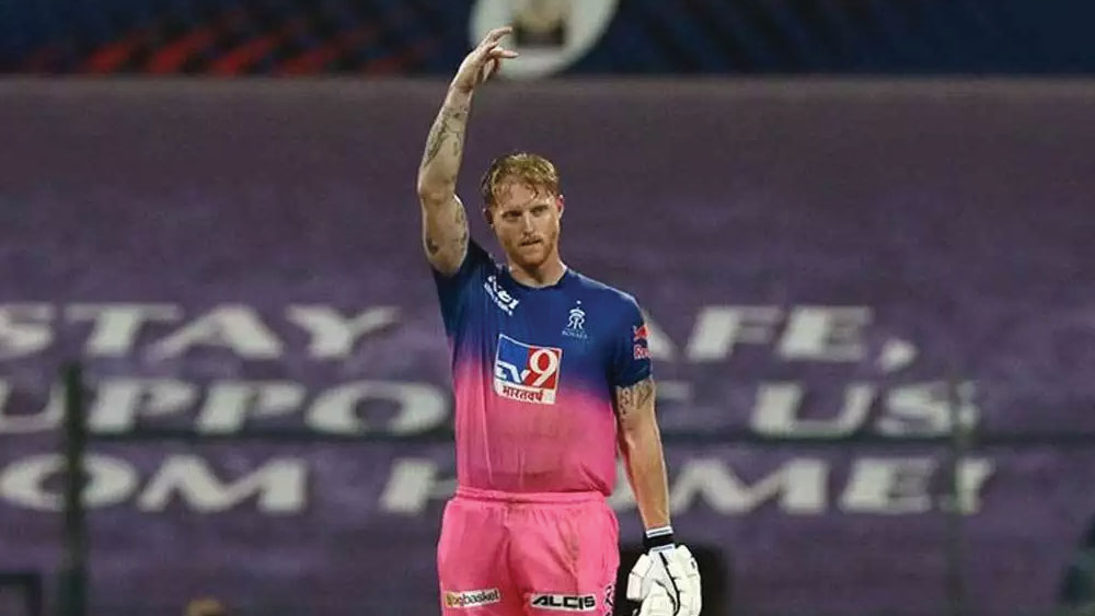 ইংল্যান্ড: শুরুতে ইংল্যান্ড ক্রিকেট বোর্ড এবং ইংরেজ ক্রিকেটারদের আইপিএল নিয়ে নাক সিঁটকানো ব্যাপার ছিল। কিন্তু তাঁরা মুক্তমনা হতেই কদর বেড়েছে তাঁদের। এখনও পর্যন্ত মোট ৩৩ জন ইংরেজ ক্রিকেটার খেলেছেন আইপিএলে। অইন মর্গ্যান, বেন স্টোকসরা পকেটে পুরেছেন ২৮৫ কোটি ৯৬ লক্ষ টাকা।