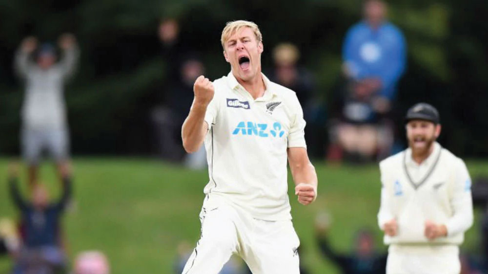 নিউজিল্যান্ড: এ বারের নিলামে নিউজিল্যান্ডের কাইল জেমিসনের দর উঠেছে ১৫ কোটি টাকা। তাঁকে নিয়েছে বিরাট কোহালির রয়্যাল চ্যালেঞ্জার্স ব্যাঙ্গালোর। তিনি ক্রিস মরিসের ঠিক পরেই রয়েছেন। এখনও পর্যন্ত নিউজিল্যান্ডের মোট ৩১ জন ক্রিকেটার আইপিএলে খেলেছেন। কিউই ক্রিকেটারদের জন্য সব মিলিয়ে খরচ হয়েছে ২১১ কোটি ৬০ লক্ষ টাকা।