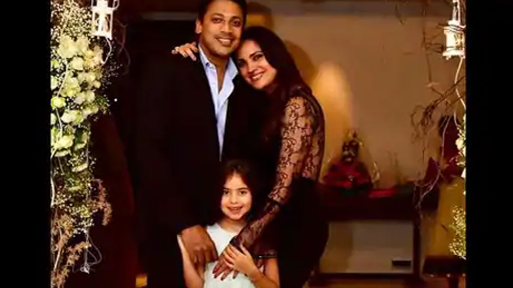 বান্দ্রার পালি হিলের শৈলজা অ্যাপার্টমেন্টে রয়েছে বাড়িটি। কপূরদের বাড়ি ‘কৃষ্ণরাজ’ থেকে মাত্র ৪টি ব্লক দূরে বাড়িটি।