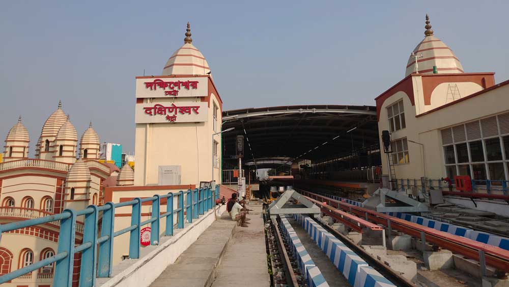 দক্ষিণেশ্বর মেট্রোর প্রবেশপথ।
