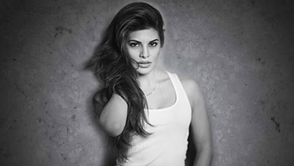 বিশেষ করে নেটমাধ্যমের পাতার তিনি অনেক তাবড় অভিনেত্রীদেরও হারিয়ে দেবেন। তাঁর ভক্তের সংখ্যা এতটাই বেশি।