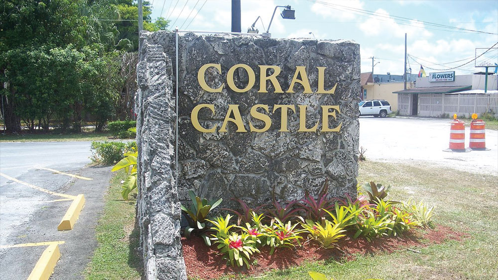 প্রেমে ধাক্কা খাওয়ার পরে লাটভিয়া থেকে এডওয়ার্ড চলে গিয়েছিলেন আমেরিকার ফ্লোরিডায়। সেখানেই তিনি এই প্রেমসৌধ তৈরি করেছিলেন তিল তিল করে। বলা হয়, বিশ্বের রহস্যাবৃত প্রাসাদের মধ্যে এডওয়ার্ডের নির্মাণ অন্যতম।