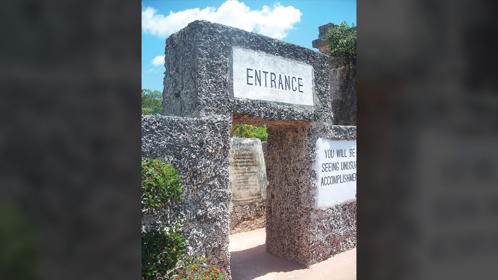 ফলে এই প্রাসাদে কিছু পাথর রহস্যময় স্টোনহেঞ্জের থেকেও বড়। কিছু প্রবালের ওজন গিজার গ্রেট পিরামিডে ব্যবহৃত এক একটি পাথরের থেকেও ভারী।