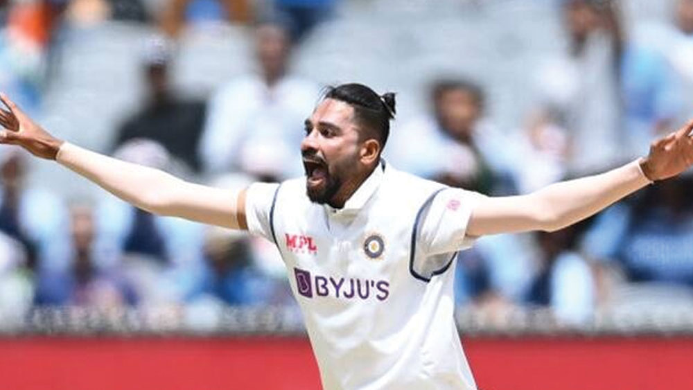 মহম্মদ সিরাজ: শামির অবর্তমানে তিনিই ভারতের তৃতীয় পেসার হয়ে উঠেছেন। গোলাপি বল হাতে কতটা ভয়ঙ্কর হয়ে উঠবেন এই পেসার, সেটাই দেখার।