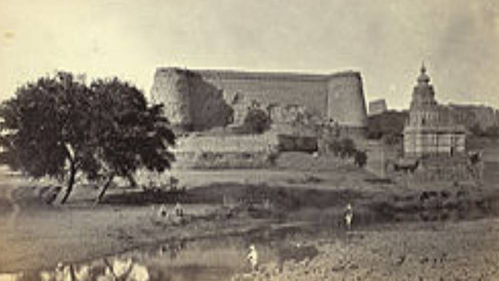 এই ঘটনা পরিচিত ‘বারাণসী তাণ্ডব’ নামে। বারাণসী ছেড়ে অনুচরসমেত ওয়াজির চলে গেলেন দাক্ষিণাত্যের বেরার প্রদেশে (আজকের হায়দরাবাদ)। কিন্তু সেখানে গিয়ে শেষরক্ষা হল না। ব্রিটিশ ফৌজদের হাতে ধরা পড়লেন তিনি। বন্দি ওয়াজিরকে পাঠিয়ে দেওয়া হল তৎকালীন রাজধানী কলকাতায়।