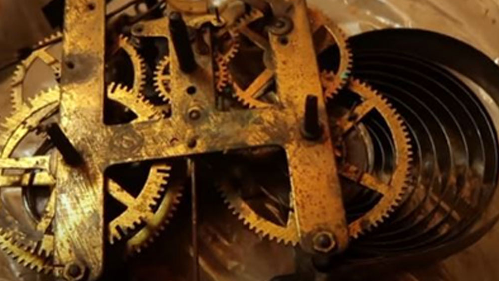 কিছু ছবি নিজের সংগ্রহে রেখে বাকিটা নিলাম করে দেন তিনি। সব মিলিয়ে ১ লাখ ডলারে বিক্রি হয়েছে ছবিগুলো।