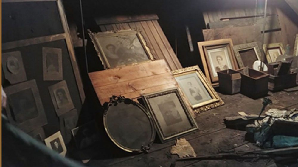 যা যা ওই ঘর থেকে উদ্ধার করেছিলেন তিনি তার মধ্যে রয়েছে প্রচুর ছবি, ছবি তোলার সরঞ্জাম। সবগুলো ছবি ছিল ১৯ এবং ২০ শতকের মাঝের সময়ের।